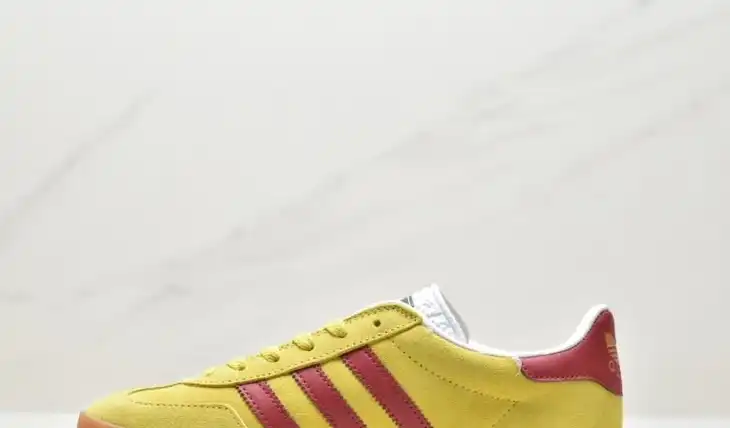 hype Adidas Sneakers