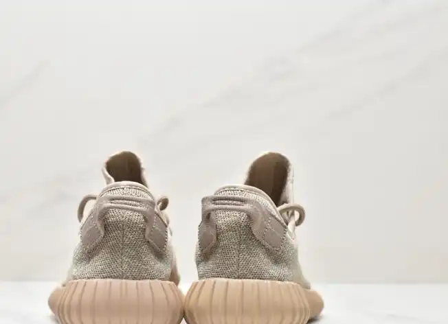 hype Adidas Yeezy Boost