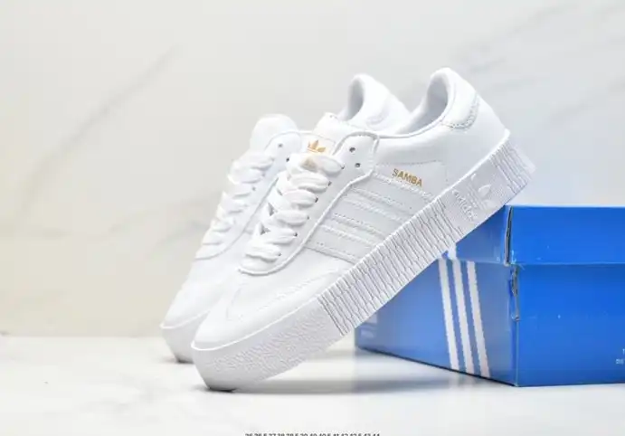 hype Adidas Sneakers