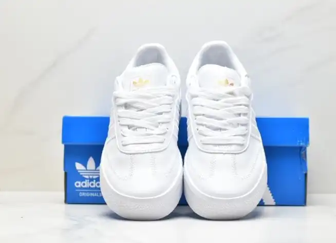 hype Adidas Sneakers