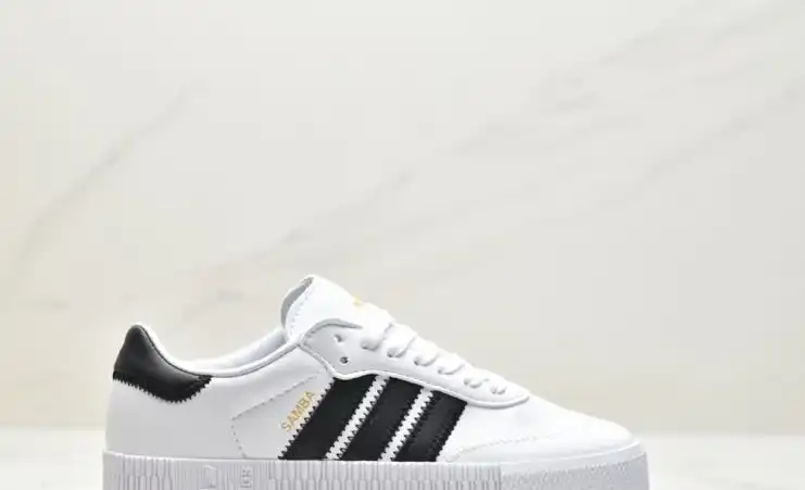 hype Adidas Sneakers