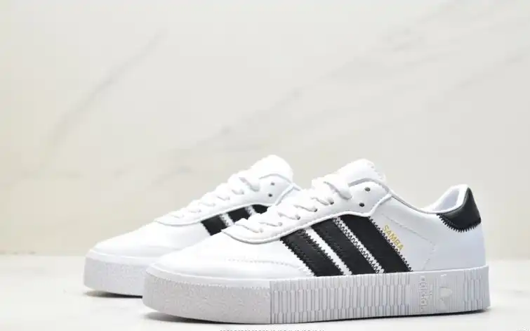 hype Adidas Sneakers