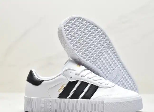 hype Adidas Sneakers