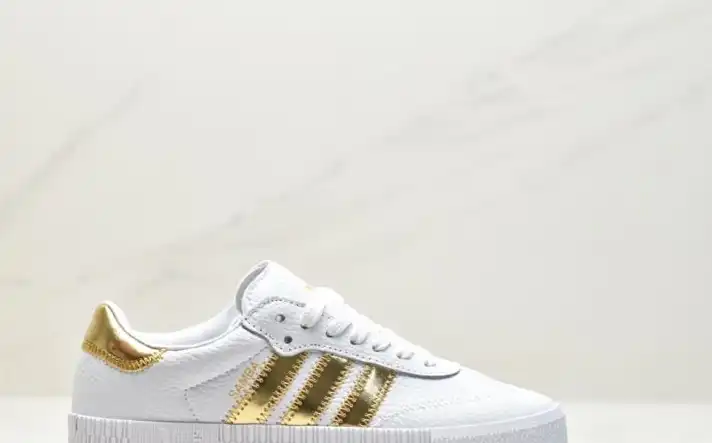 hype Adidas Sneakers