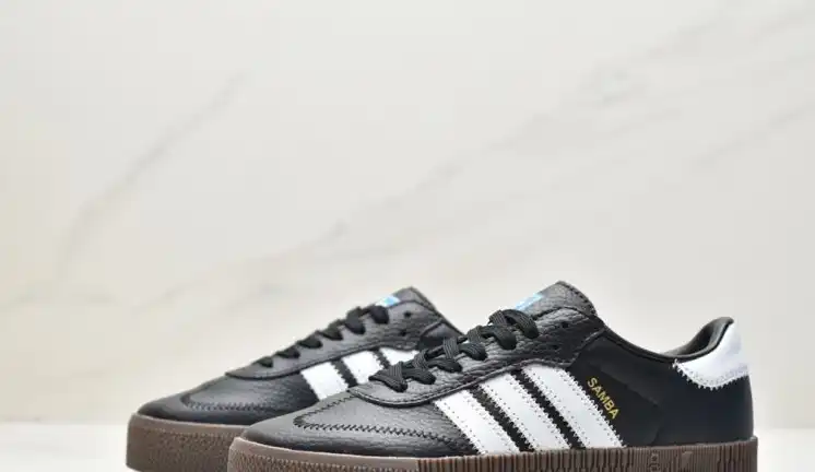 hype Adidas Sneakers