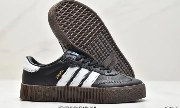 hype Adidas Sneakers