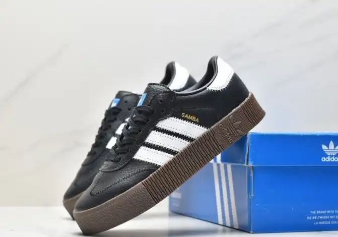 hype Adidas Sneakers