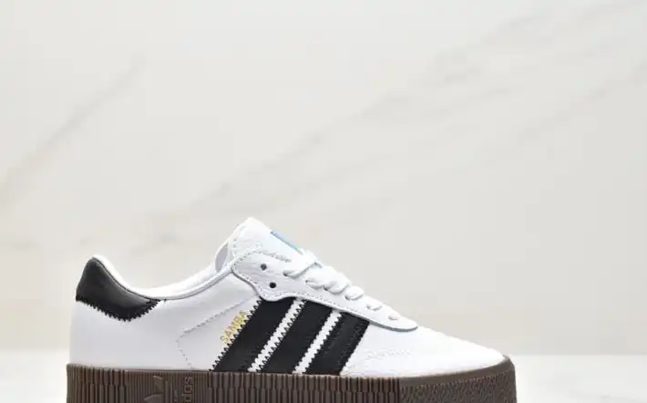 hype Adidas Sneakers