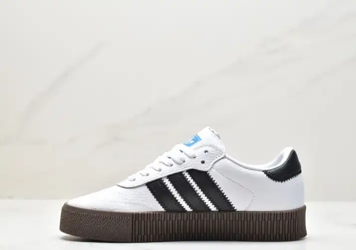 hype Adidas Sneakers