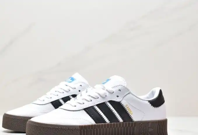 hype Adidas Sneakers