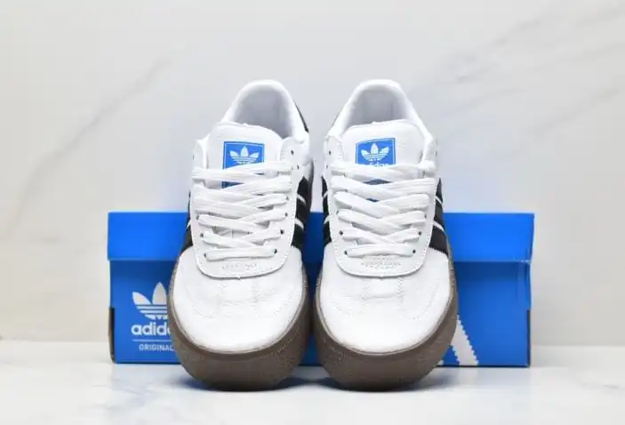 hype Adidas Sneakers