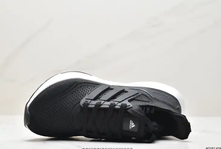 hype Adidas Sneakers