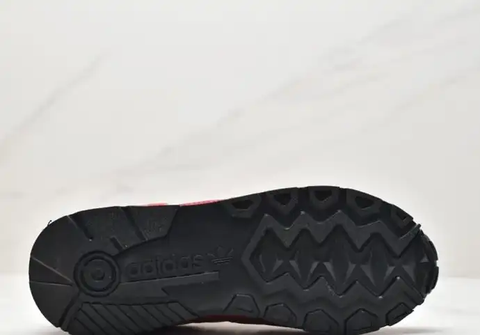 hype Adidas Sneakers