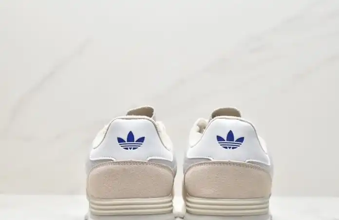 hype Adidas Sneakers