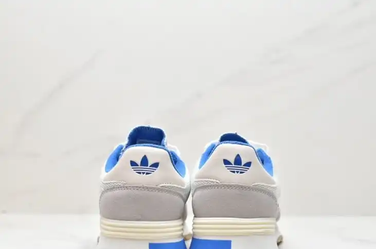 hype Adidas Sneakers