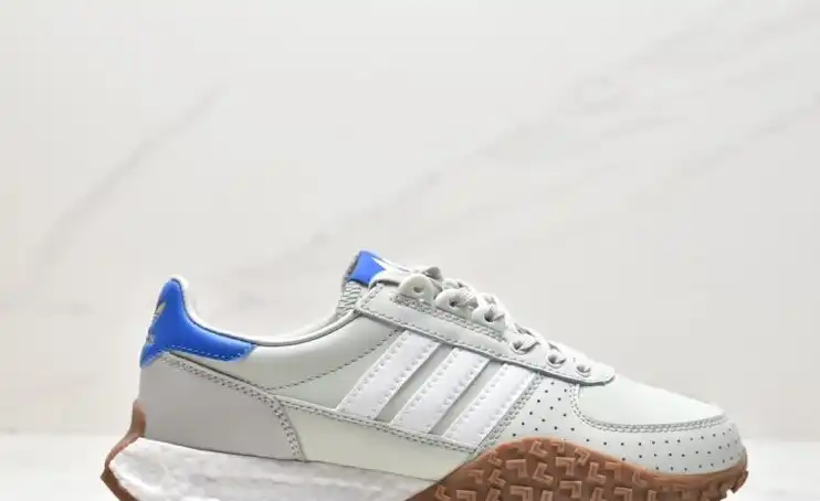 hype Adidas Sneakers