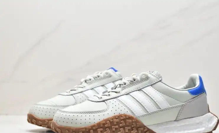 hype Adidas Sneakers