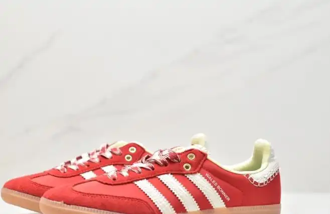 hype Adidas Sneakers