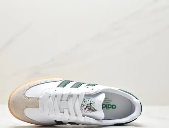 hype Adidas Sneakers