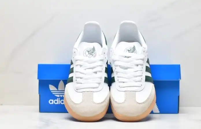 hype Adidas Sneakers