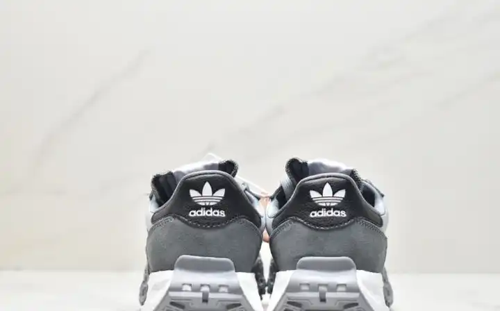 hype Adidas Sneakers