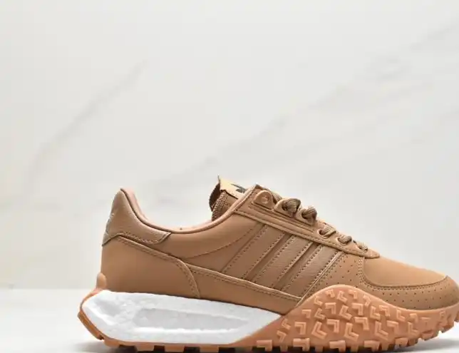 hype Adidas Sneakers