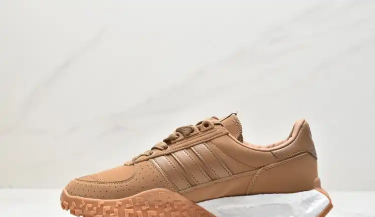 hype Adidas Sneakers