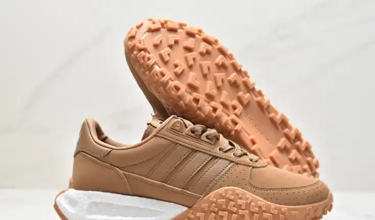 hype Adidas Sneakers