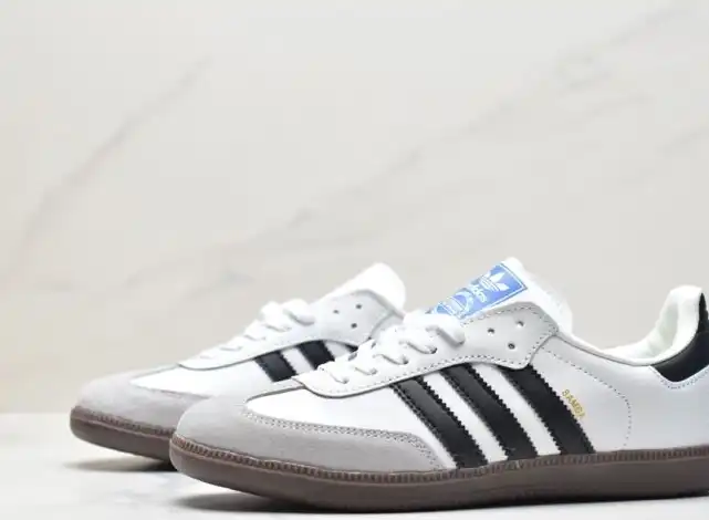 hype Adidas Sneakers