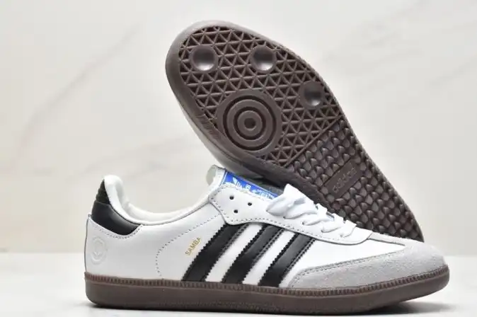 hype Adidas Sneakers