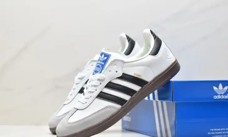 hype Adidas Sneakers