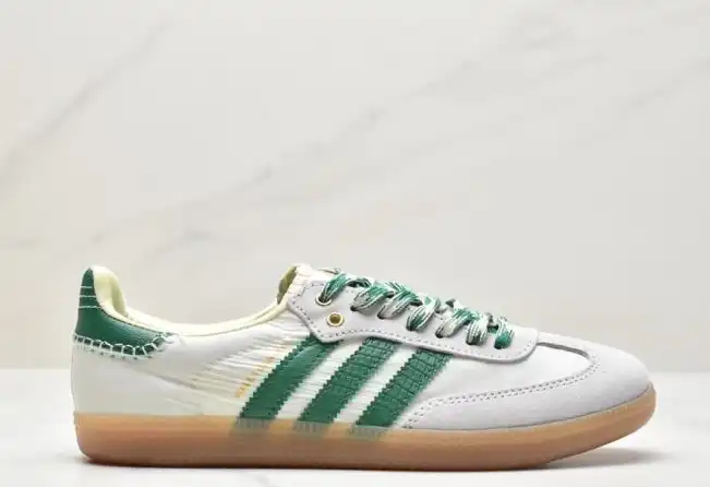 hype Adidas Sneakers