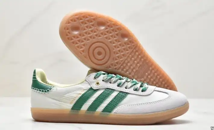 hype Adidas Sneakers