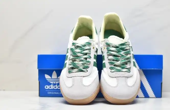 hype Adidas Sneakers