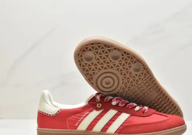 hype Adidas Sneakers