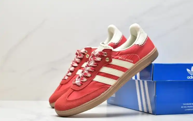 hype Adidas Sneakers