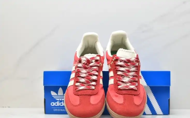 hype Adidas Sneakers