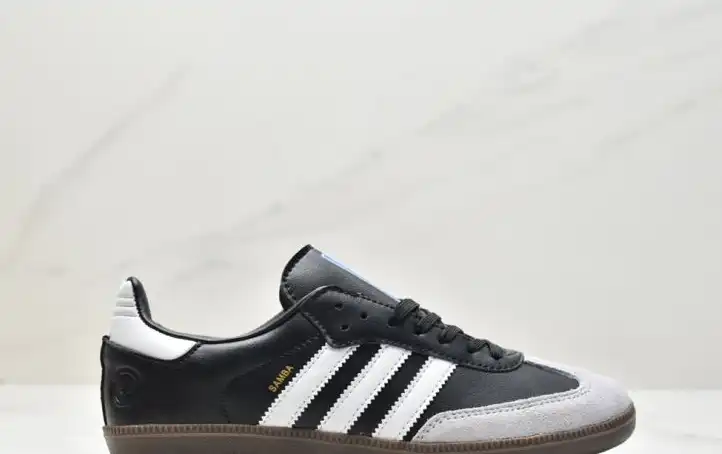 hype Adidas Sneakers