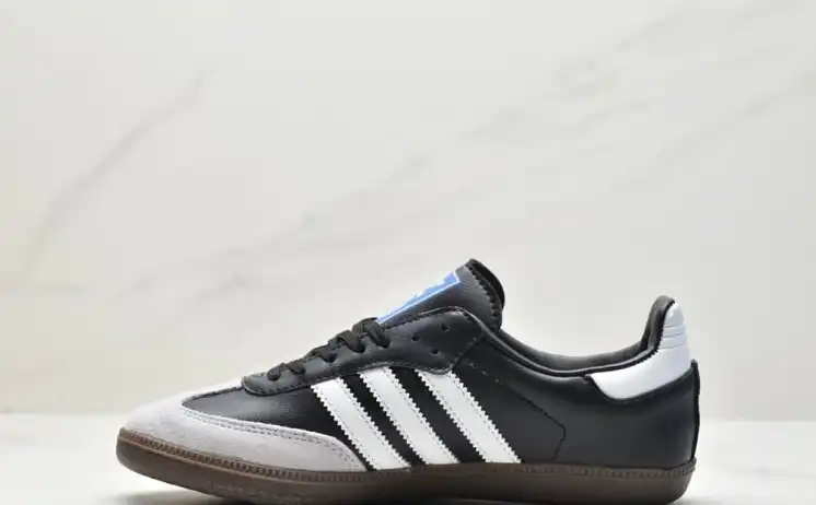 hype Adidas Sneakers