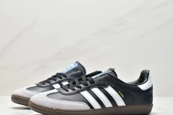 hype Adidas Sneakers