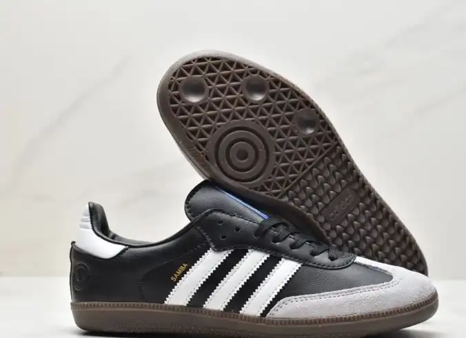 hype Adidas Sneakers