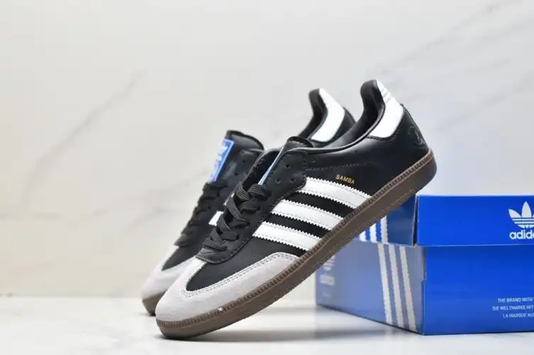 hype Adidas Sneakers