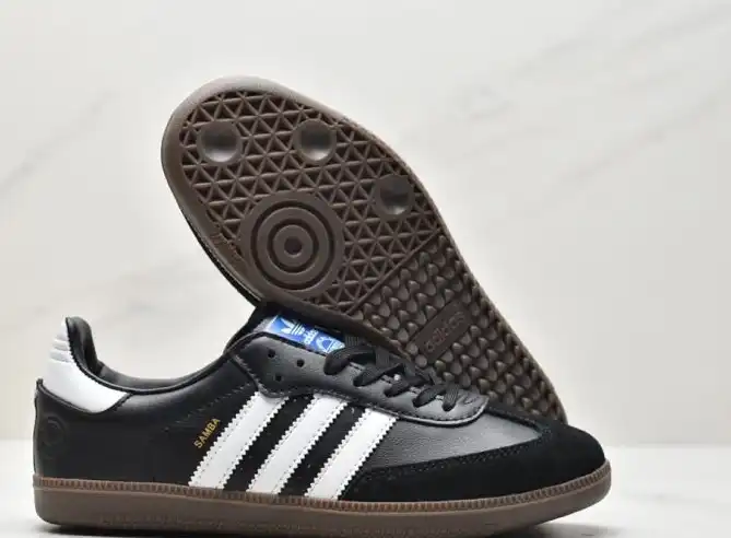 hype Adidas Sneakers