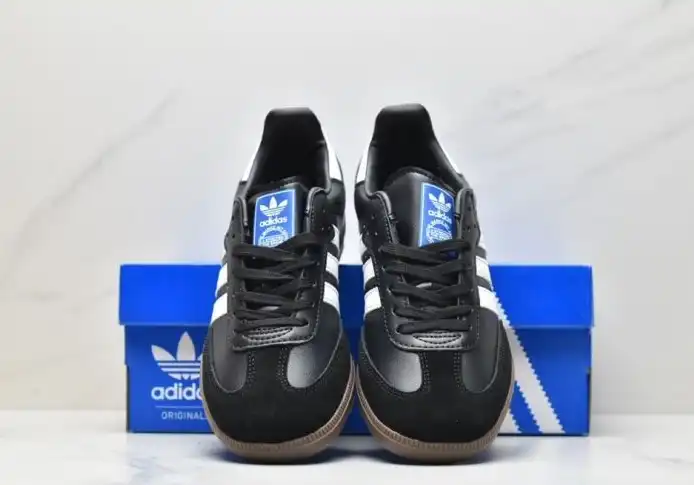 hype Adidas Sneakers