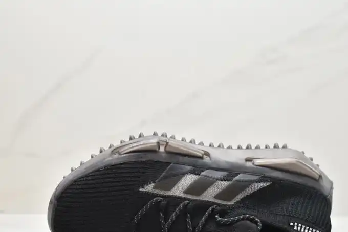 hype Adidas Sneakers