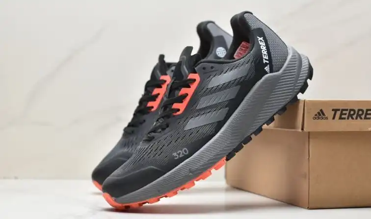 hype Adidas Sneakers