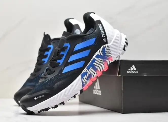 hype Adidas Sneakers