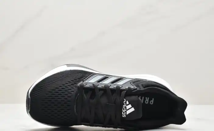 hype Adidas Sneakers