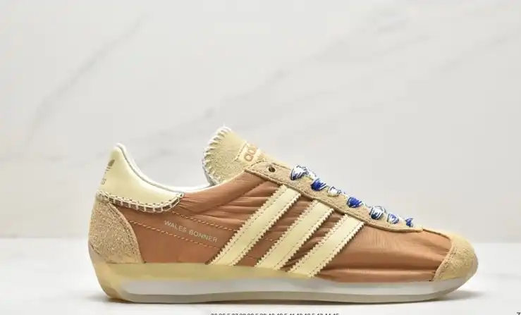 hype Adidas Sneakers