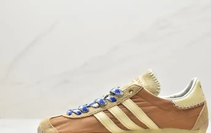 hype Adidas Sneakers